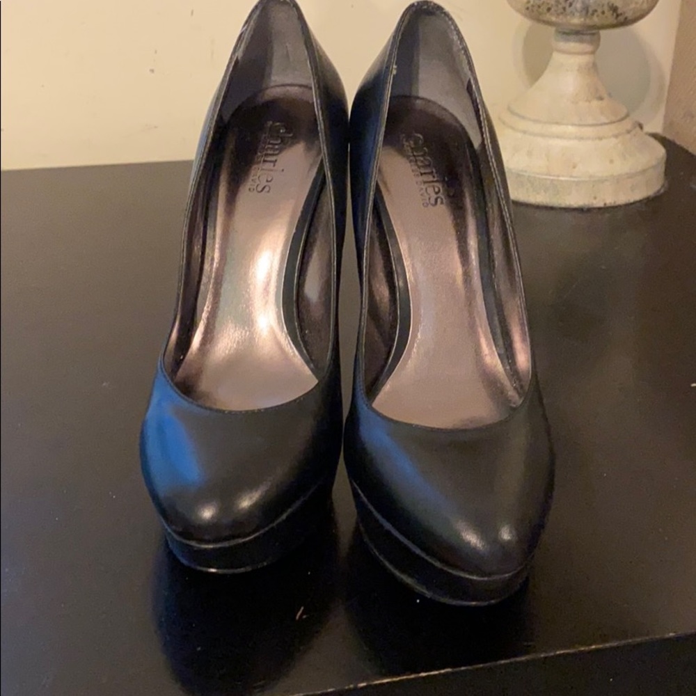 Charles by Charles David Pure leather pump